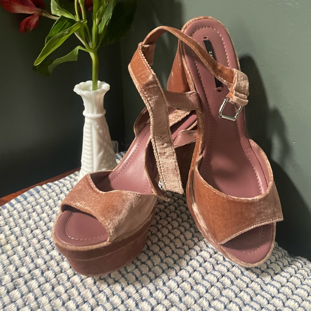 ZARA High Heel Open Toe Velvet Platforms with Ankle Strap Size 40 (9)